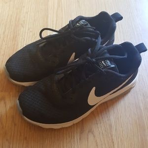 Women's Nike Air Max Motion LW Sneakers